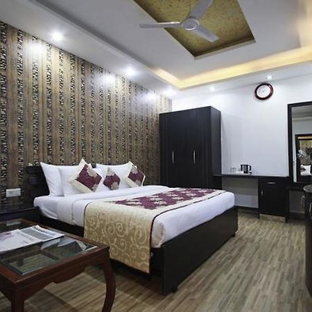 Hotel Universe Inn Nowe Delhi Zewnętrze zdjęcie